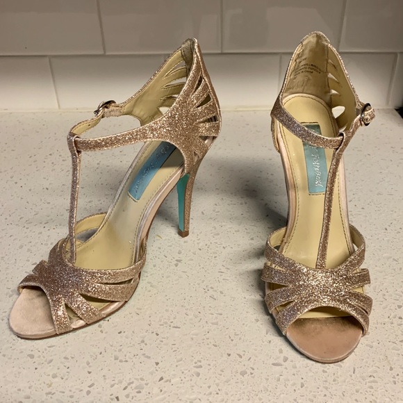 blue by betsey johnson tee glitter dress sandals